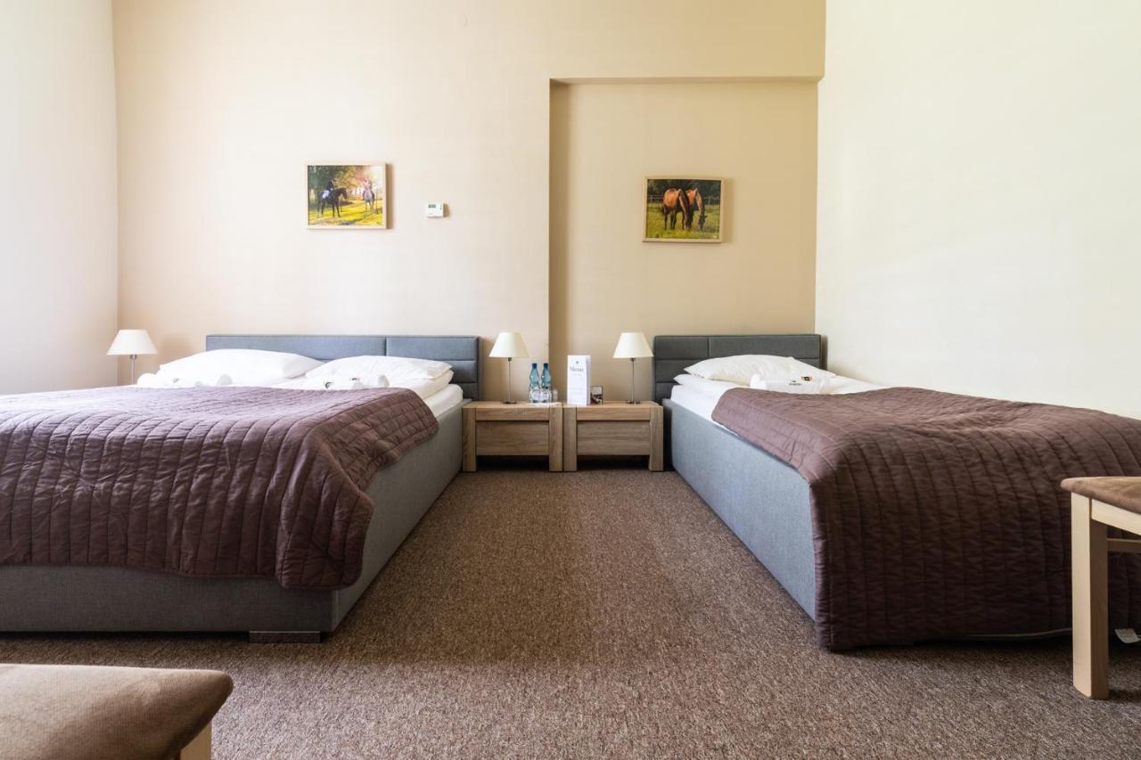 Dworzysko Hotel Szczawno-Zdroj Buitenkant foto