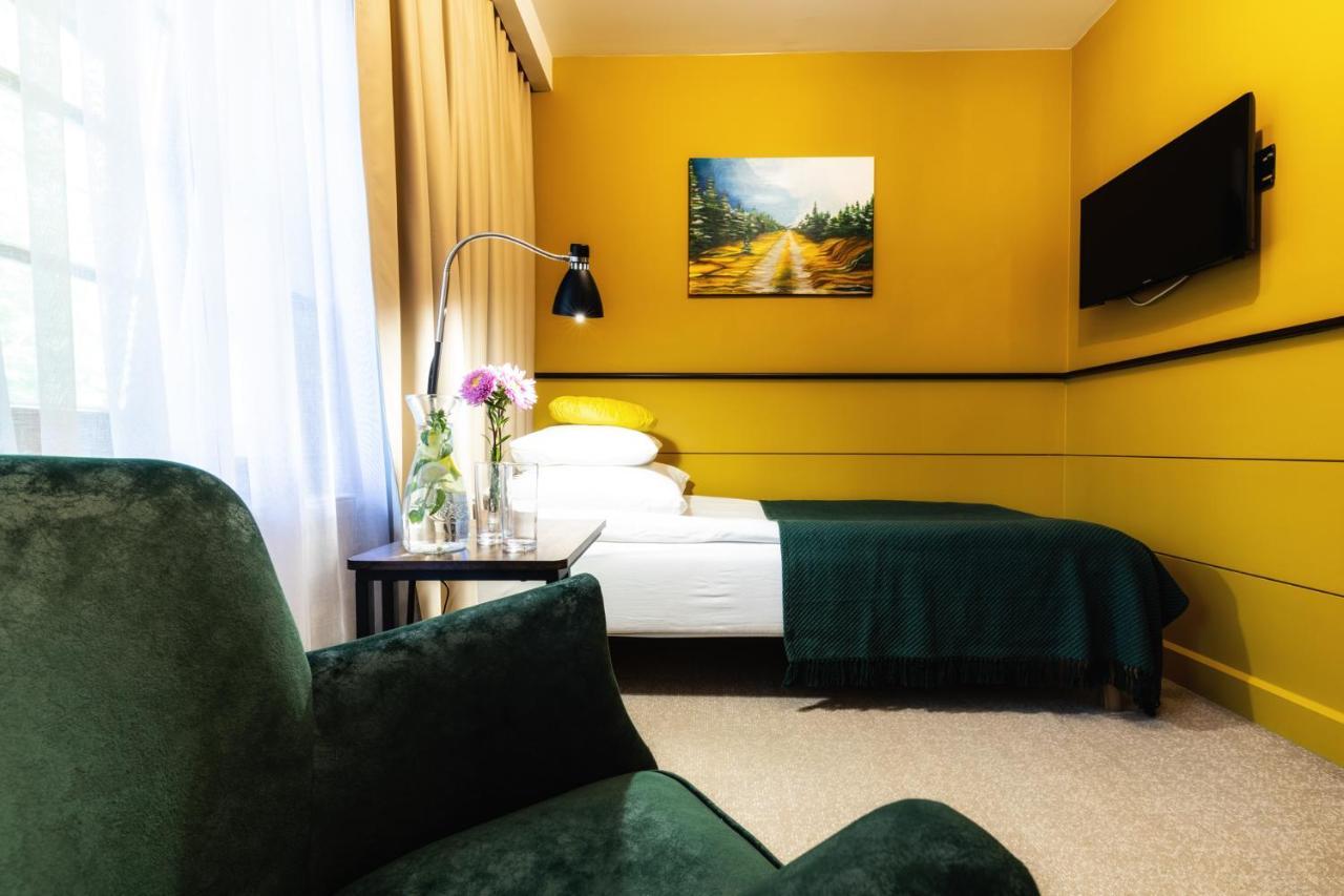 Dworzysko Hotel Szczawno-Zdroj Buitenkant foto