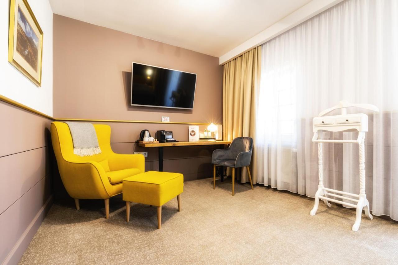 Dworzysko Hotel Szczawno-Zdroj Buitenkant foto