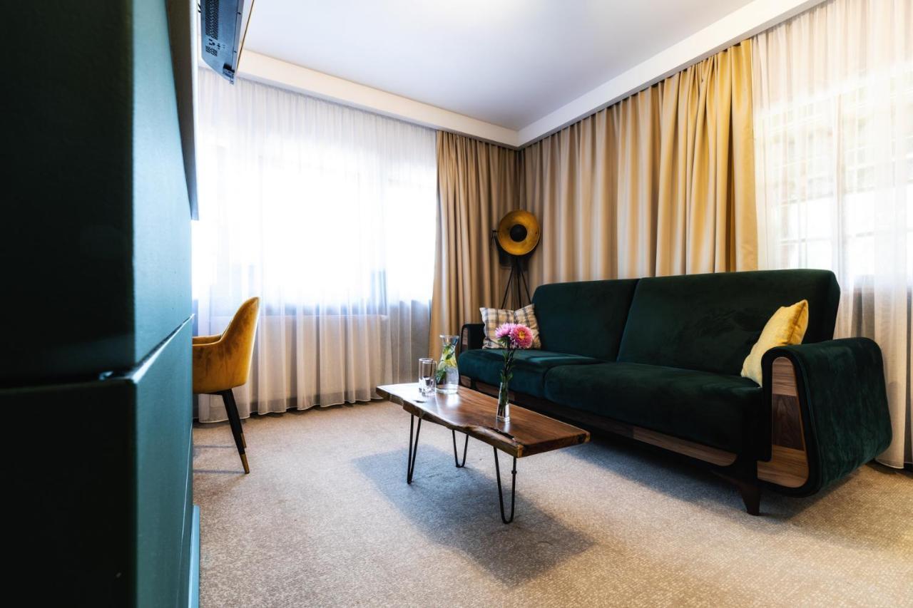 Dworzysko Hotel Szczawno-Zdroj Buitenkant foto