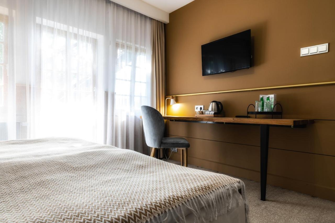 Dworzysko Hotel Szczawno-Zdroj Buitenkant foto