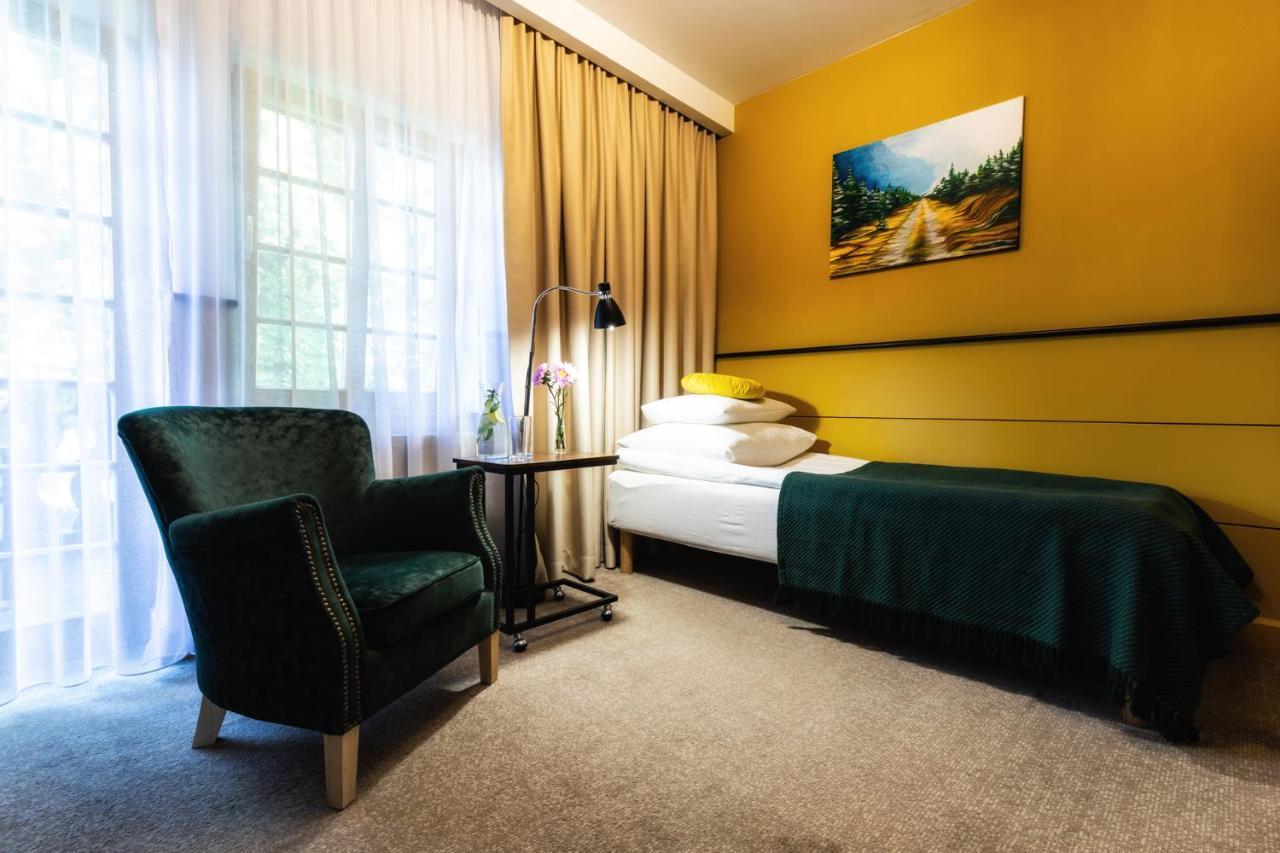 Dworzysko Hotel Szczawno-Zdroj Buitenkant foto