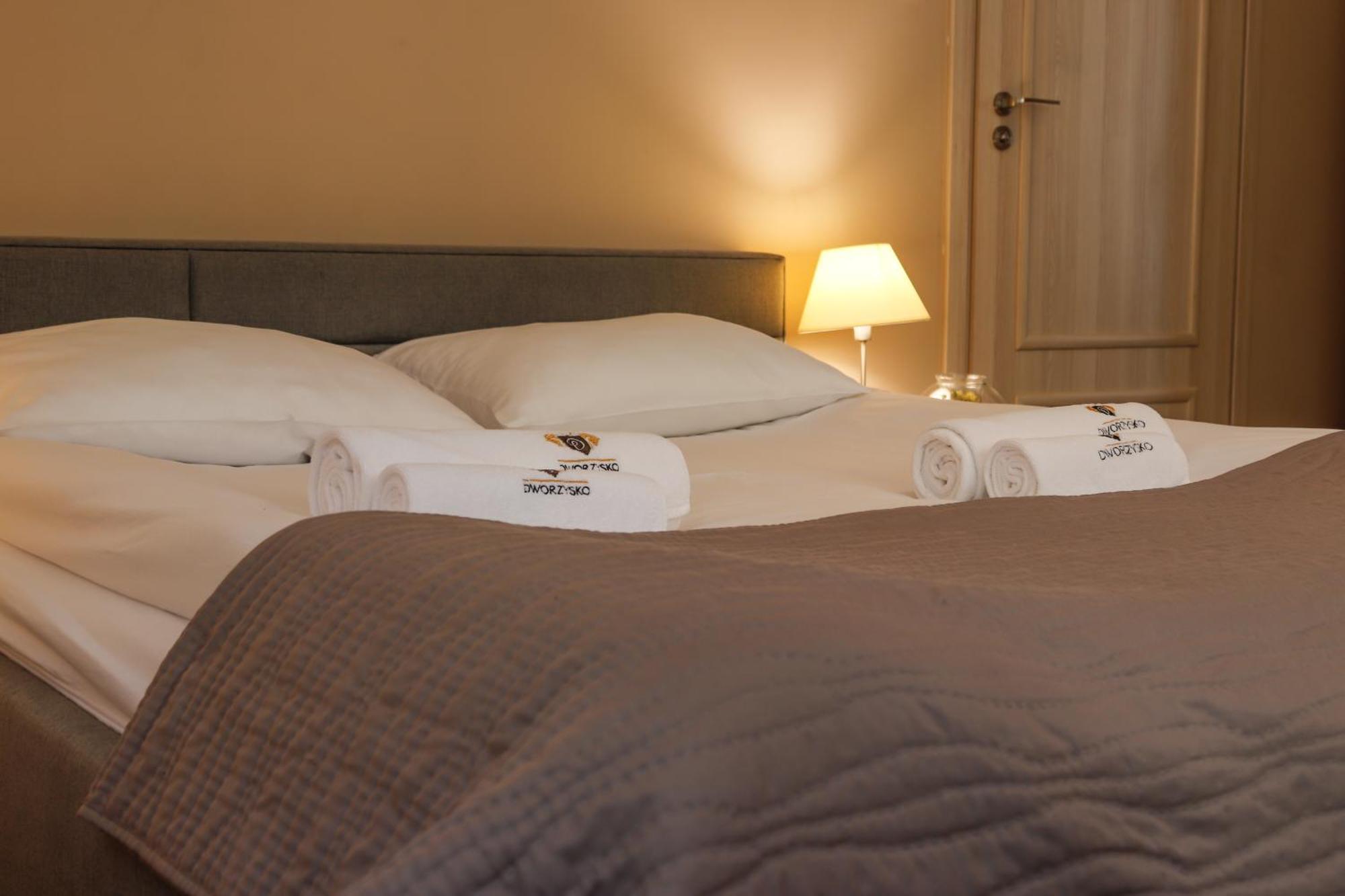 Dworzysko Hotel Szczawno-Zdroj Buitenkant foto